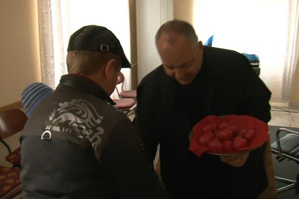 Tradiţii INEDITE de Paşte: La Iaşi, copiii merg la...COLINDAT