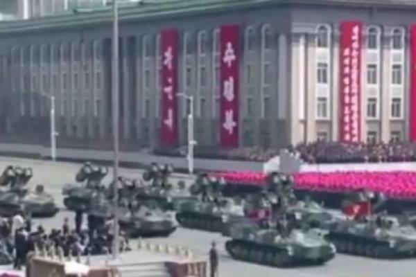 Cele mai noi BOMBE, testate de Coreea de Nord. Noua rachetă, prezentată lumii întregi la o defilare militară