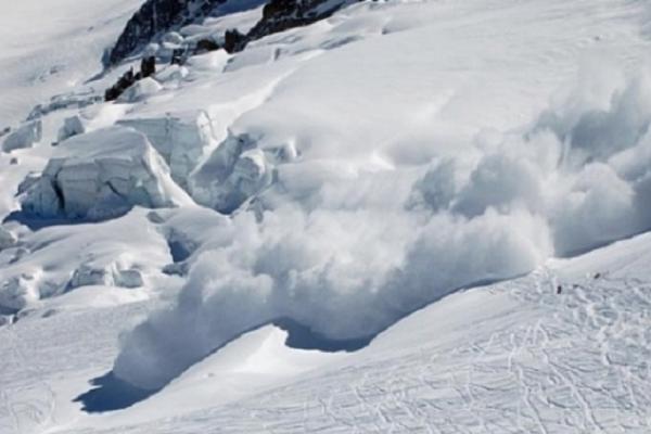 Detalii cutremurătoare în TRAGEDIA DIN RETEZAT. Avalanşa UCIGAŞĂ, declanşată chiar de victimele ei