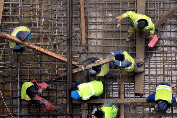 CIFRE ALARMANTE. Aproape 350.000 de români dornici de muncă, dar nu caută de lucru