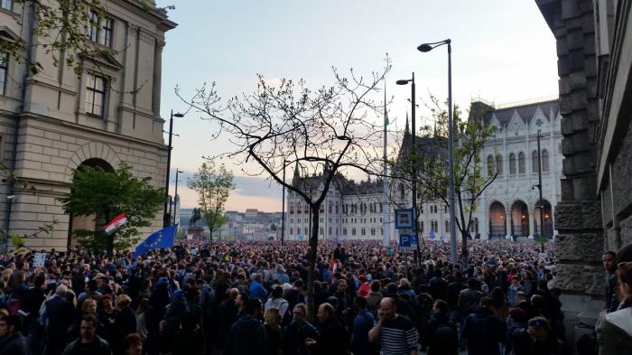Protest uriaș la Budapesta! Zeci de mii de oameni, ÎN STRADĂ pentru universitatea miliardarului George Soros