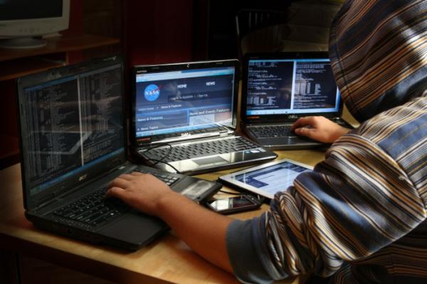 O grupare de HACKERI ruşi a trimis e-mailuri la MAE, dându-se drept REPREZENTANŢI NATO!