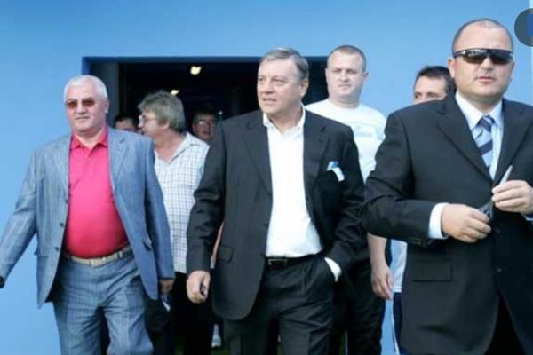 PROCESUL dezafilierii clubului Universitatea Craiova, la final: DNA cere pedepse de 14 ani de ÎNCHISOARE pentru Mircea Sandu și Dumitru Dragomir