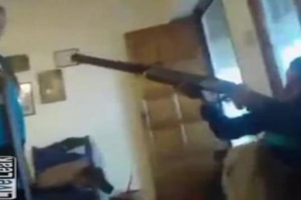 VIDEO TERIFIANT! O fetiţă de 12 ani este ÎMPUŞCATĂ MORTAL de un prieten, în timp ce se jucau cu o puşcă. Totul a fost transmis LIVE pe Facebook