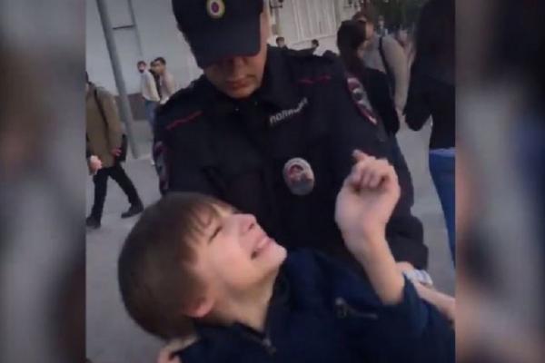 Decizie ŞOCANTĂ în Rusia: Un copil a fost ARESTAT pentru că recita din Shakespeare (VIDEO)