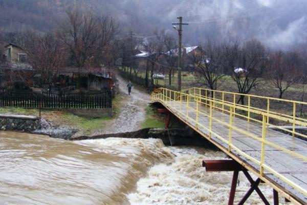 COD GALBEN DE INUNDAŢII! 13 judeţe sunt sub avertizare până miercuri după-amiază