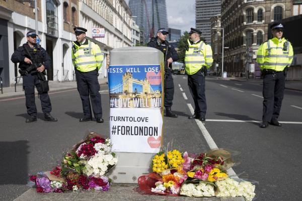 Raidurile continuă în capitala Marii Britanii. Poliţia reţine noi suspecţi ai atentatului de pe London Bridge