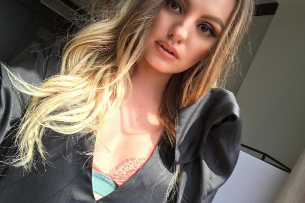 HOT! Alexandra Stan, POZA VERII! A strâns peste 6.000 de like-uri în doar câteva ore!