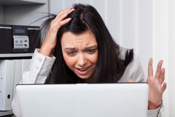 Facebook vrea să îţi arate ce simţi! Postările utilizatorilor ar putea fi însoţite de emoticoane generate automat, în funcţie de conţinutul mesajelor