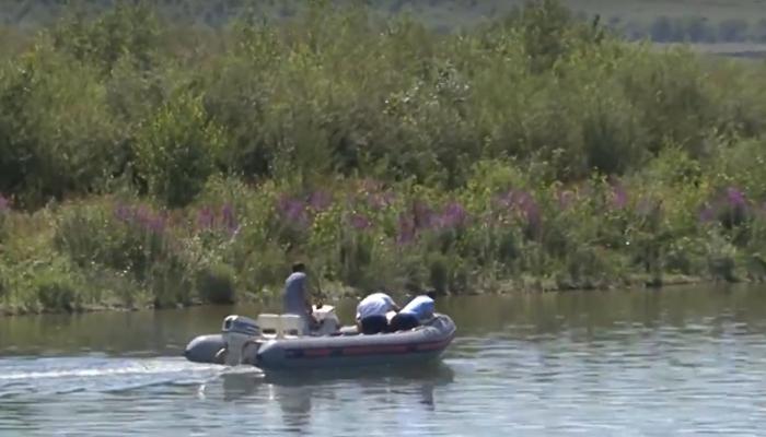 Dramă într-o familie din Vrancea! Azi, băieţelul lor de 10 anişori a fost găsit mort, în apele Siretului. În urmă cu doar câteva luni, şi-au mai îngropat un copil