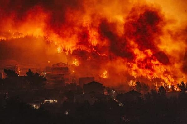 Luptă disperată cu incendiile de vegetaţie, în Croaţia şi Muntenegru. Avertismentul MAE