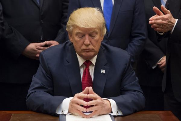 Moţiune de cenzură simbolică împotriva lui Donald Trump, la doar şase luni de la învestire