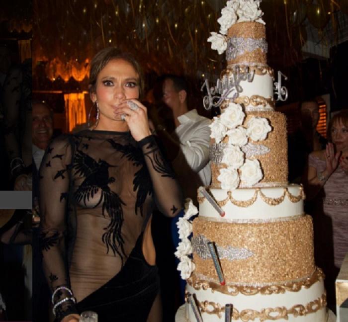 Jennifer Lopez, la 48 de ani! IMAGINI INCENDIARE cu faimoasa cântăreață la petrecerea organizată cu ocazia zilei de naștere (FOTO)