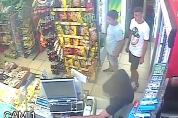 Prinşi cu ajutorul Facebook-ului. Trei hoţi din Timiş au fost capturaţi, după ce pe internet au fost distribuite imagini cu ei din timpul jafului
