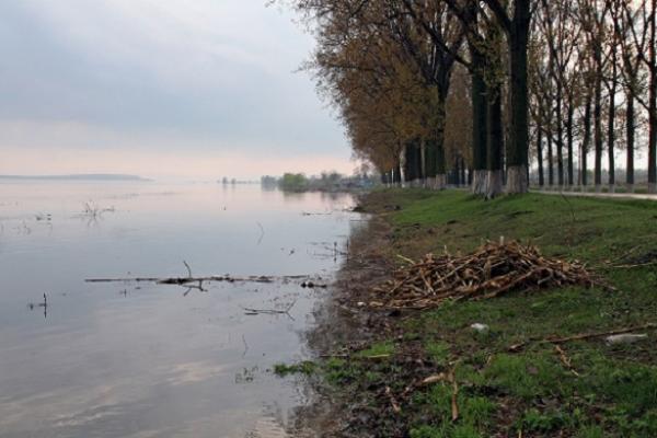 Pericol maxim de inundaţii, la noapte! COD GALBEN emis de hidrologi în mai multe judeţe din ţară