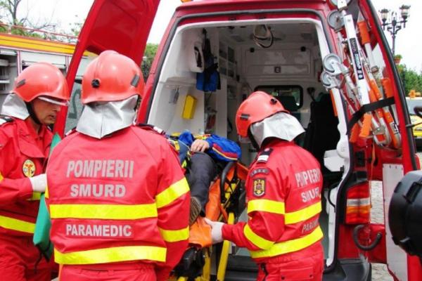 Accident groaznic la Vaslui! Două persoane în stare gravă, după ce o maşină şi o dubă s-au ciocnit