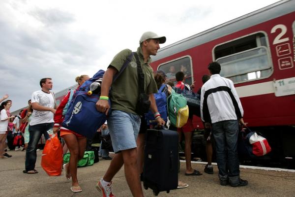 CFR anunţă întârzieri la trenuri! Restricţii de viteză pe 30 de rute feroviare din cauza caniculei. Vezi LISTA CURSELOR afectate
