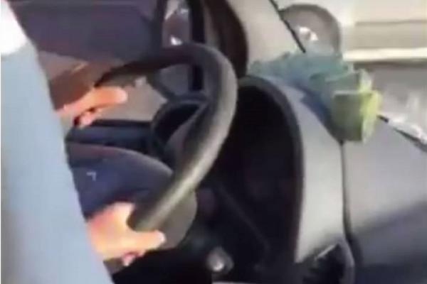 Şoferul unui microbuz din Constanţa riscă să ajungă la ÎNCHISOARE, după ce a lăsat un copil să conducă maşina plină cu călători (VIDEO)
