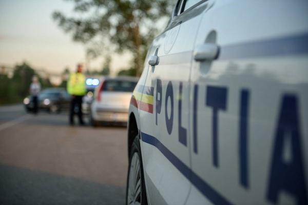 Impact violent în Prahova! Un autobuz cu 40 de persoane şi o maşină s-au ciocnit