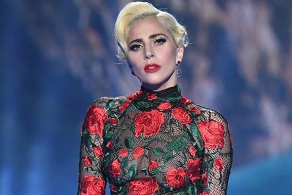 Lady Gaga a fost spitalizată de urgență, în urma unor ”dureri puternice”