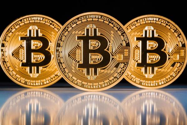 Bitcoin a început noul an în scădere, pentru prima oară din 2015