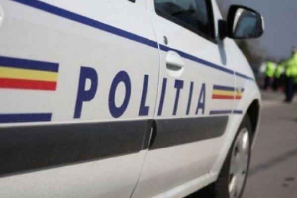 Un poliţist din Giurgiu e judecat pentru că l-a dus cu propria maşină la petrecere pe tâlharul pe care trebuia să îl păzească şi care era arestat la domiciliu