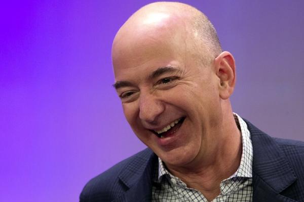 CEO-ul Amazon a devenit cea mai bogată persoană din istorie. Ce avere are Jeff Bezos