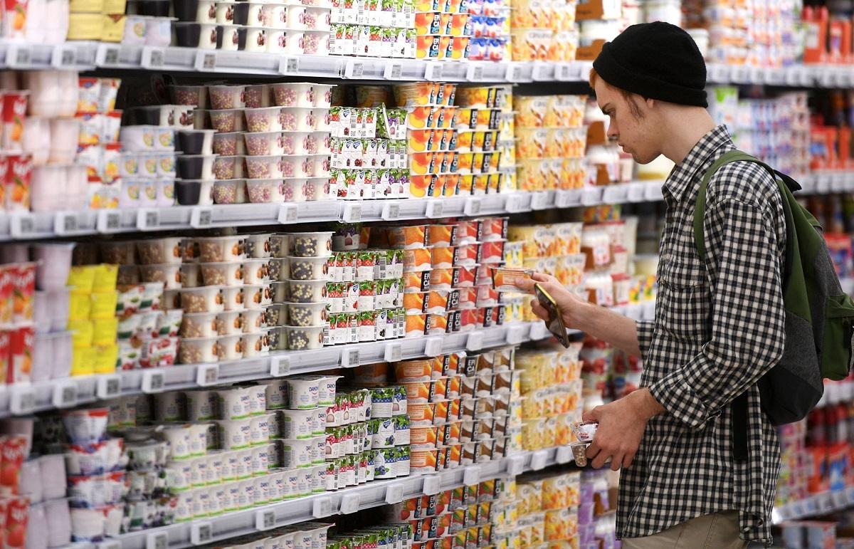 Alertă alimentară în România. Carrefour retrage de la vânzare produse infestate cu Listeria