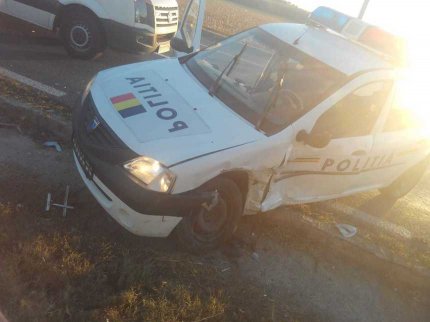 Mașina de poliție lovită în accidentul din Mihail Kogălniceanu