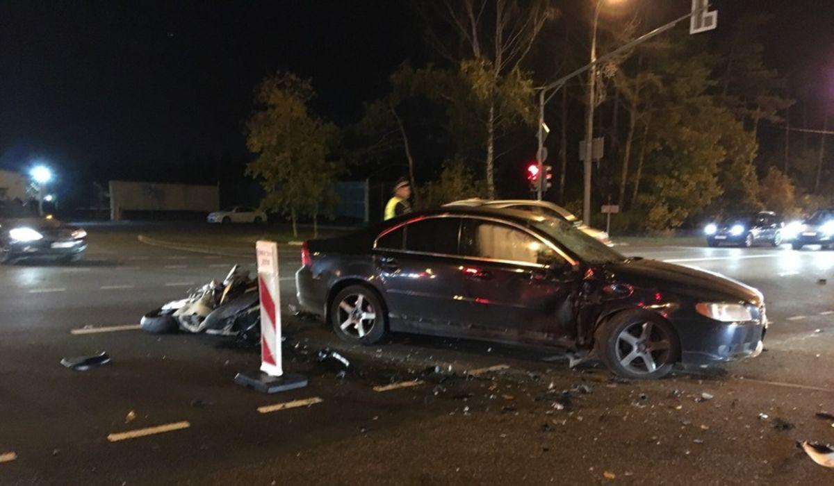 Motociclista sexy a murit într-un cumplit accident dupa ce s-a izbit de un Volvo