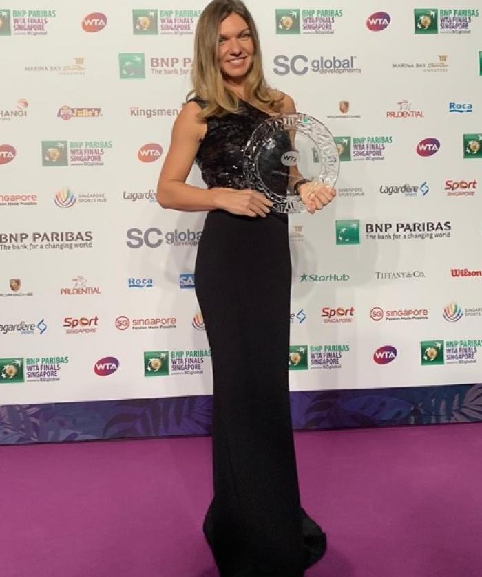 Simona Halep, mesaj pentru fani după ce a primit trofeul WTA la gala de la Singapore