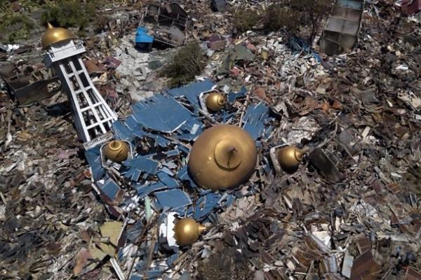 34 de studenţi la Teologie, găsiţi morţi într-o biserică. Alţi 86, daţi dispăruţi în urma cutremurului urmat de un tsunami în Indonezia