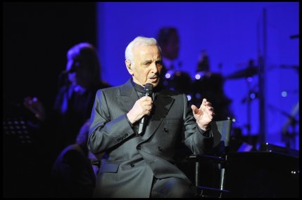 Charles Aznavour, pe scena