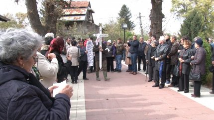 Convoiul funerar la înmormântarea copilului, în Găești