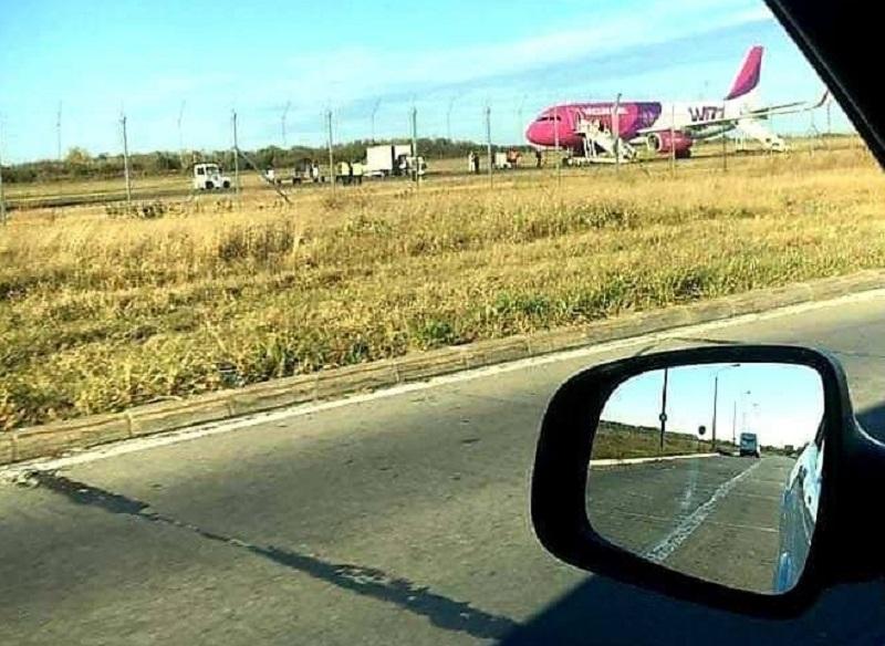 Aeronavă Wizz Air, aterizare de urgenţă pe Otopeni