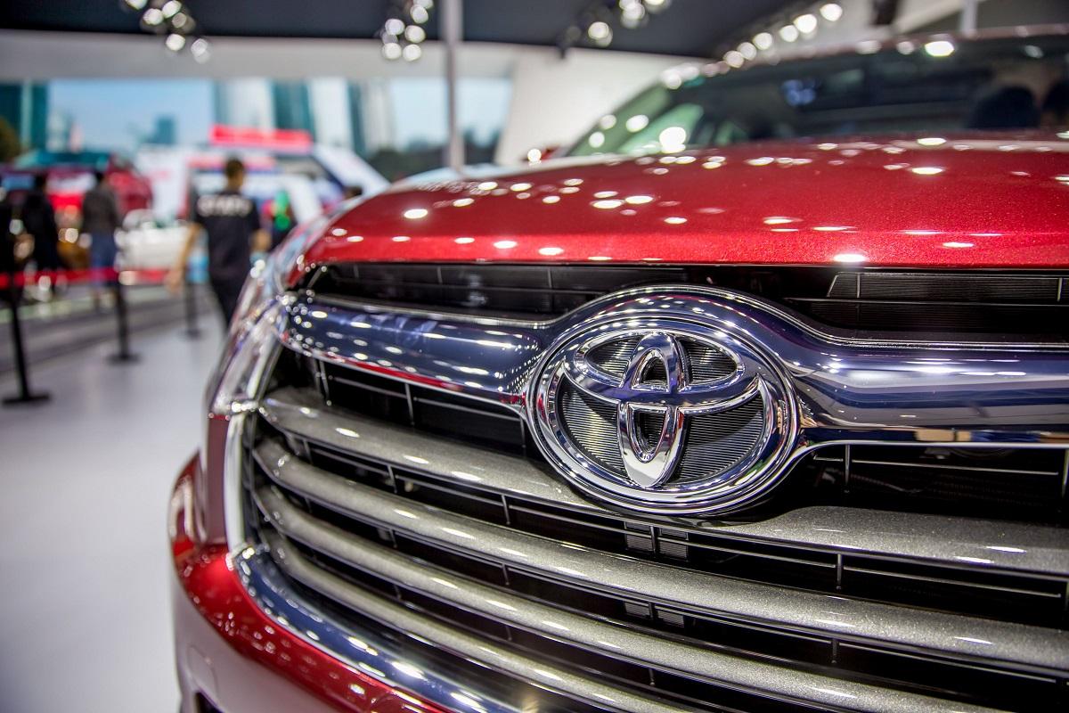 Toyota recheamă în service mii de autoturisme cu probleme grave la motor. Prius și Auris, printre modelele afectate