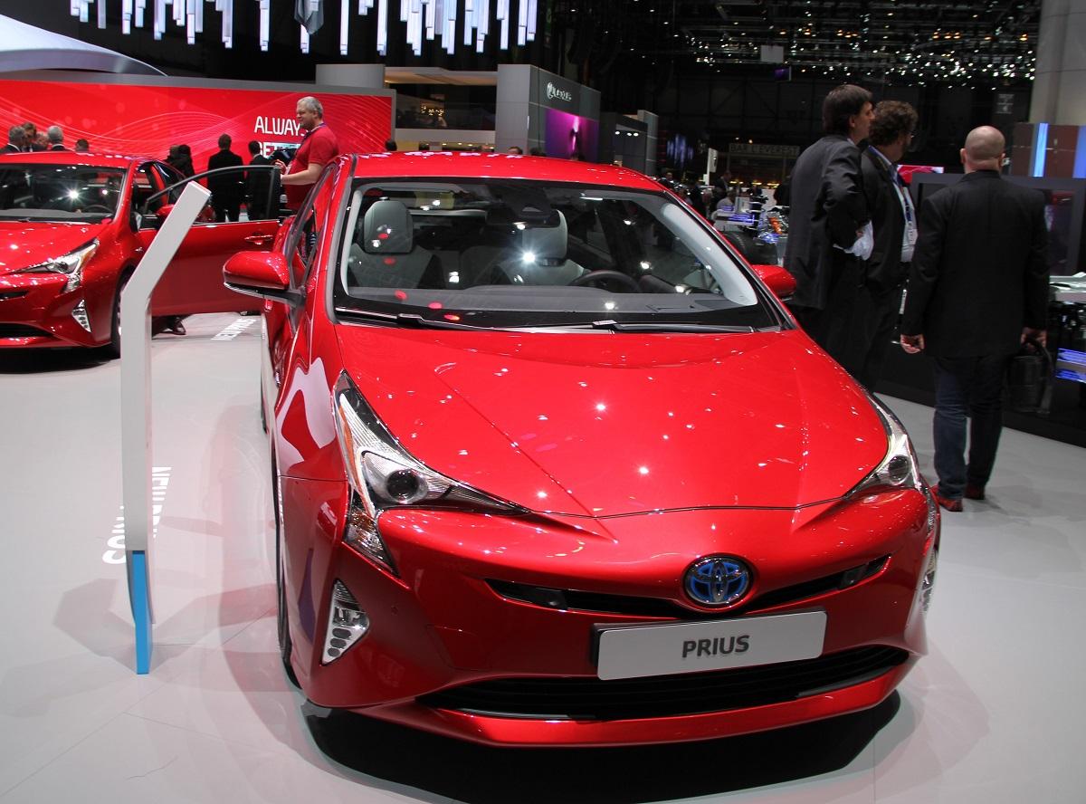 Toyota recheamă în service zeci de mii de maşini cu probleme grave la motor. Prius și Auris, printre modelele afectate