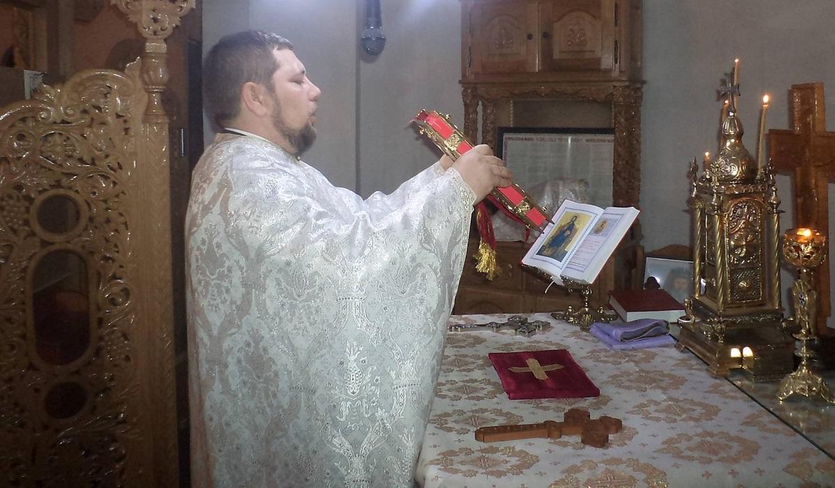 Marti seara, in jurul orei 20.00, doua femei care circulau pe marginea unui drum din Mitocu Dragomirnei au fost acrosate de un autoturism