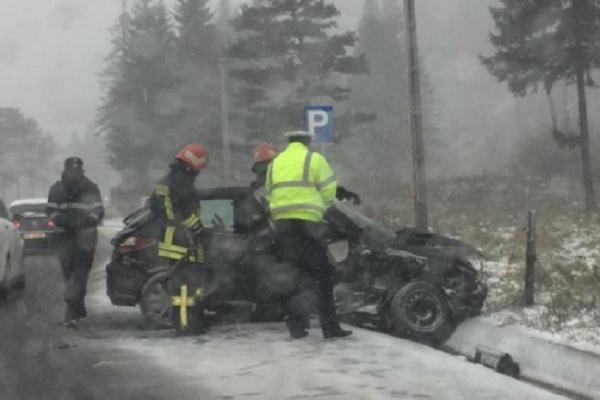 Accident în lanţ pe DN1, în Prahova. Mai mulţi răniţi, patru maşini s-au ciocnit la Româneşti
