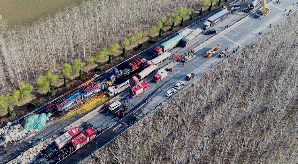 28 de camioane făcute praf pe autostradă