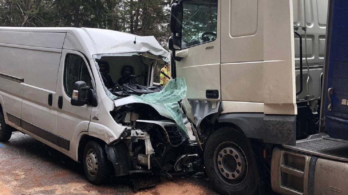 Unul dintre şoferii implicaţi a fost luat cu elicopterul