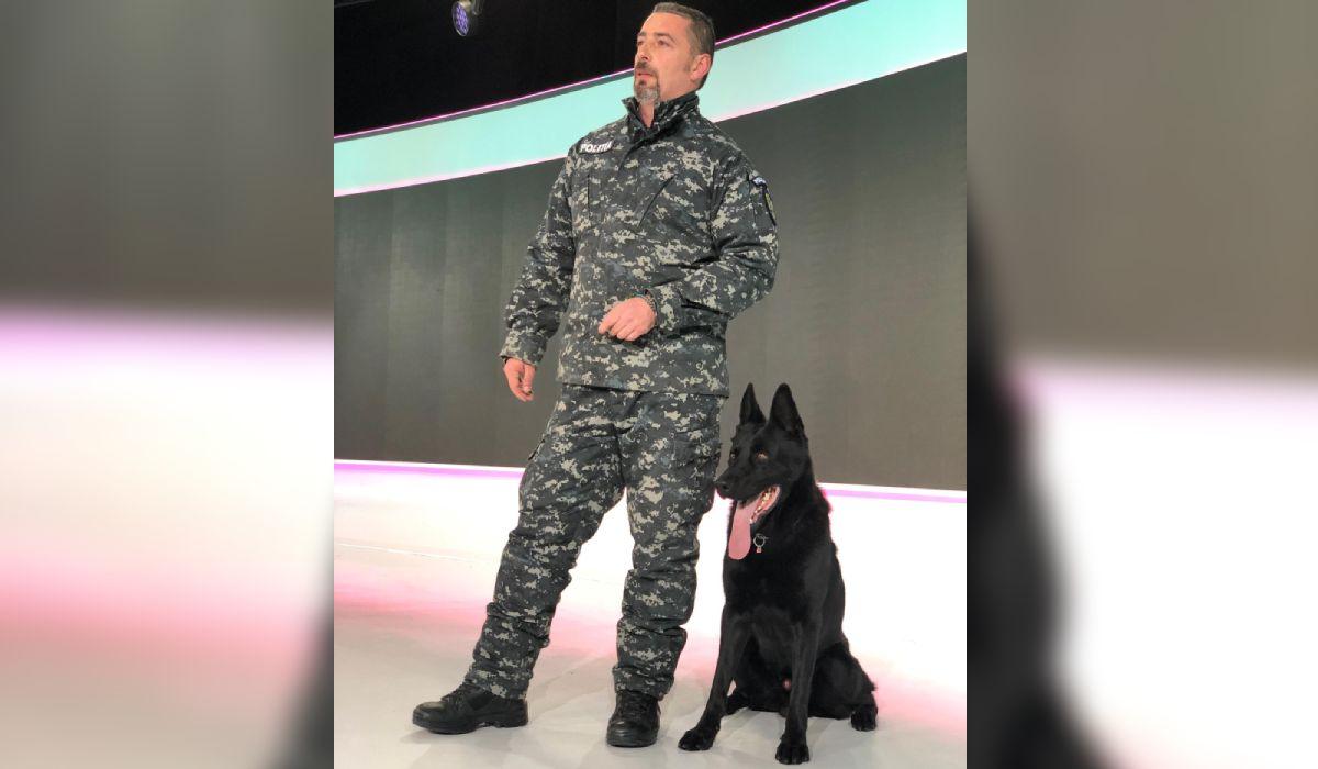 Câinele Şuier, vedeta MAI, alături de partenerul său, agentul şef Lucian Bosânceanu