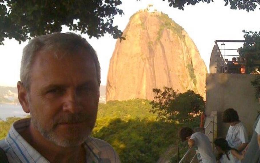 Liviu Dragnea Liviu Dragnea își face selfie cu un munte