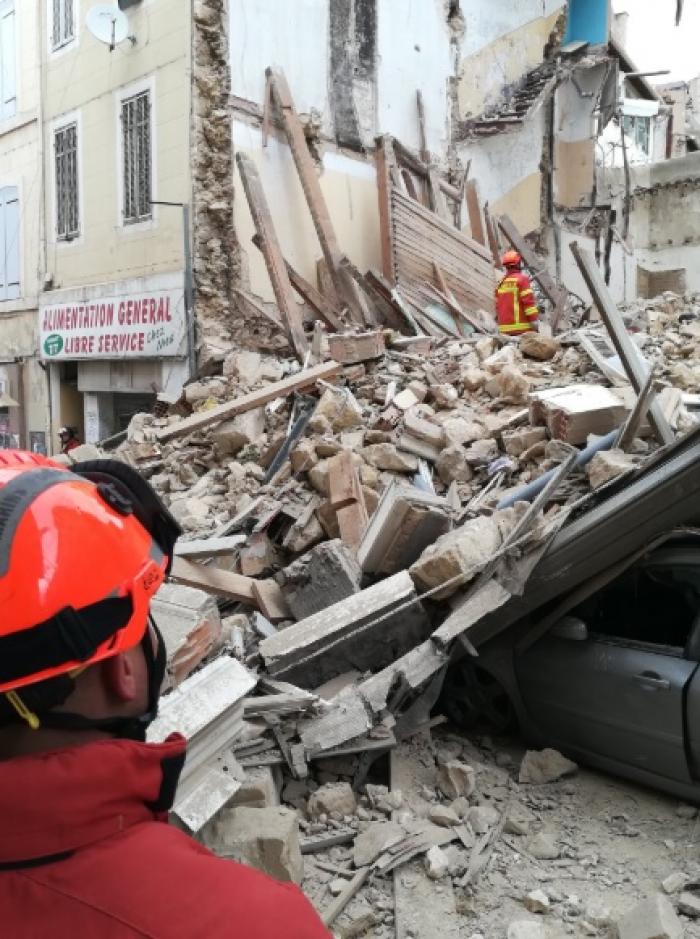Clădiri prăbuşite în centrul Marsiliei. Cel puţin doi răniţi, un alt imobil de locuinţe în pericol să cadă