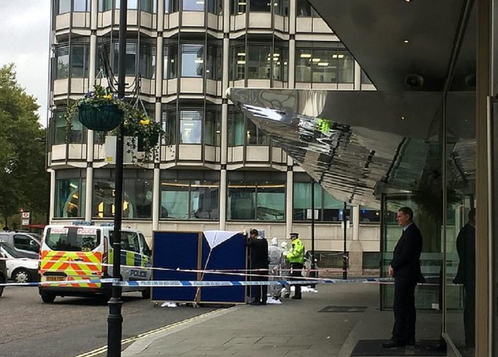 O femeie a murit dupa ce a căzut de pe un hotel de lux din Londra