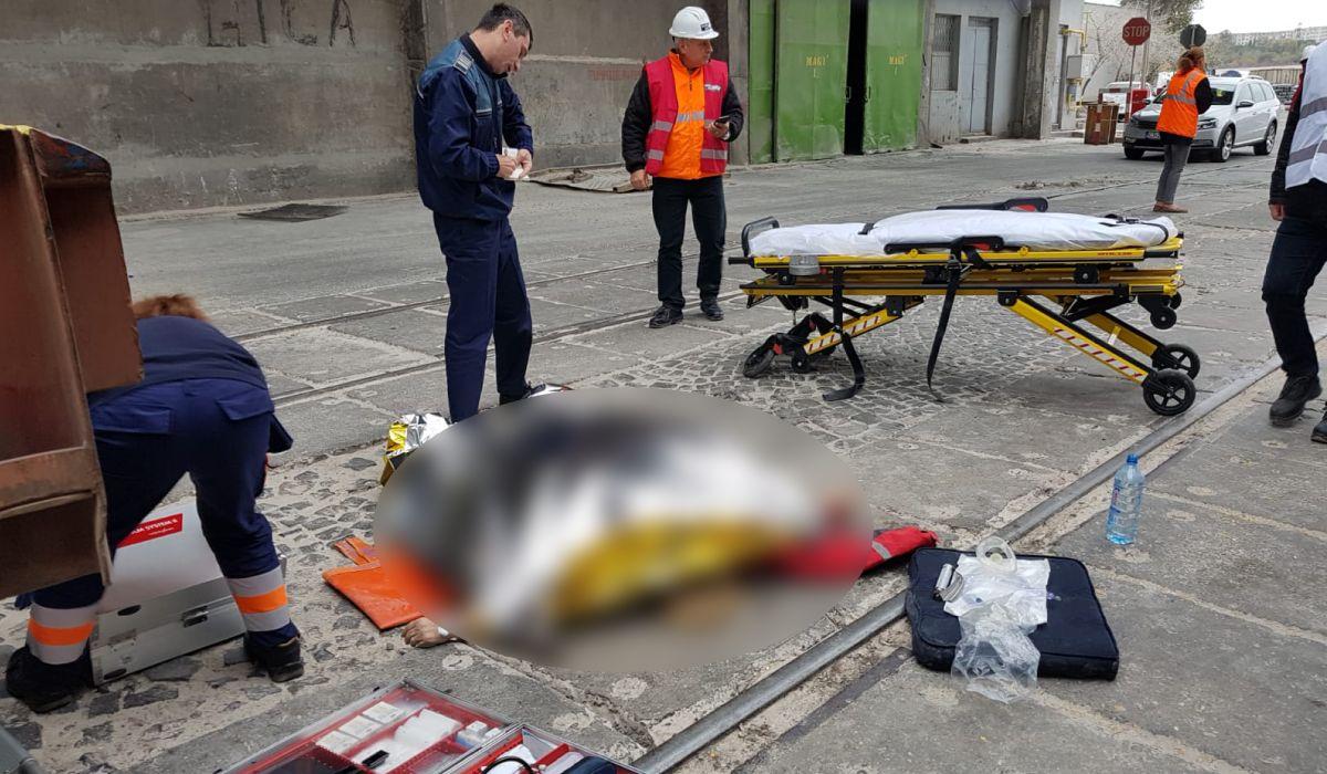 Femeia călcată de un TIR în Portul Constanţa a murit în ciuda eforturilor depuse de medici