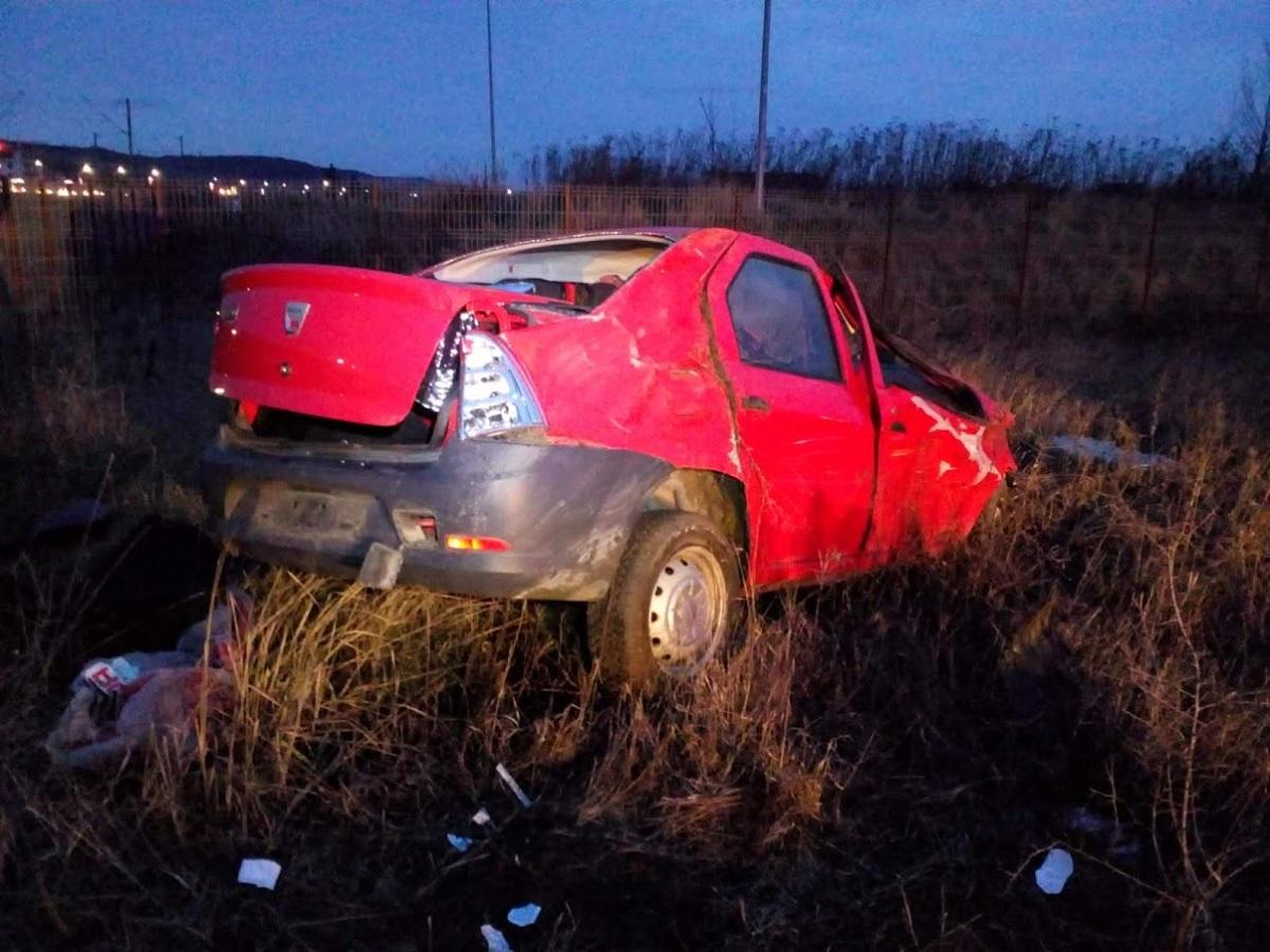 Imediat după producerea accidentului, la faţa locului au intervenit două autospeciale de descarcerare