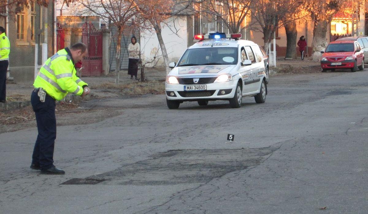 Poliţist bătut cu parul după ce a intervenit la un scandal în Calafat