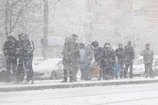Administraţia Naţională de Meteorologie a emis o informare de ninsori, lapoviță, ploi și polei, valabilă începând de astăzi, până duminică seară