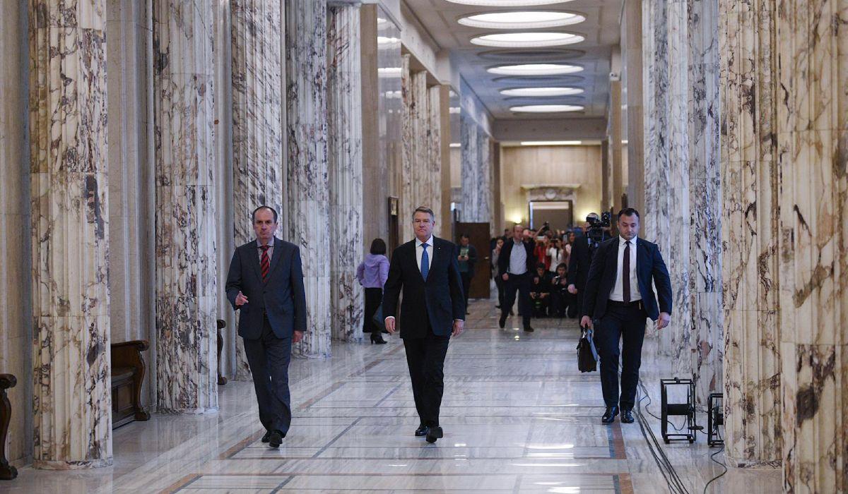 Preşedintele Iohannis a venit la Palatul Victoria pentru a participa la şedinţa Guvernului Dăncilă